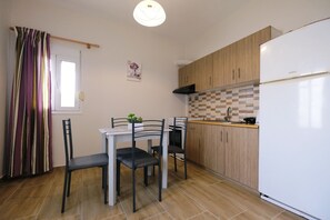 Comfort-Apartment (1) | Eigene Küche | Großer Kühlschrank, Ofen, Wasserkocher, Kochgeschirr/Geschirr/Besteck