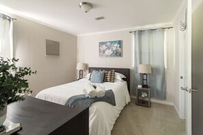 3 bedrooms, iron/ironing board, WiFi, bed sheets