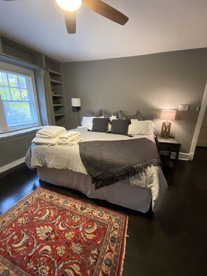 4 bedrooms, iron/ironing board, free WiFi, bed sheets - Only Urban Beach House in Chicago (Chicago)