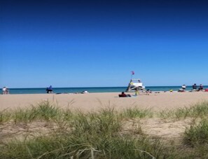 Beach nearby, sun-loungers, beach towels