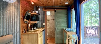 Pet-friendly Sunset Eco Container Cabin 10 minutes from Downtown Dahlonega