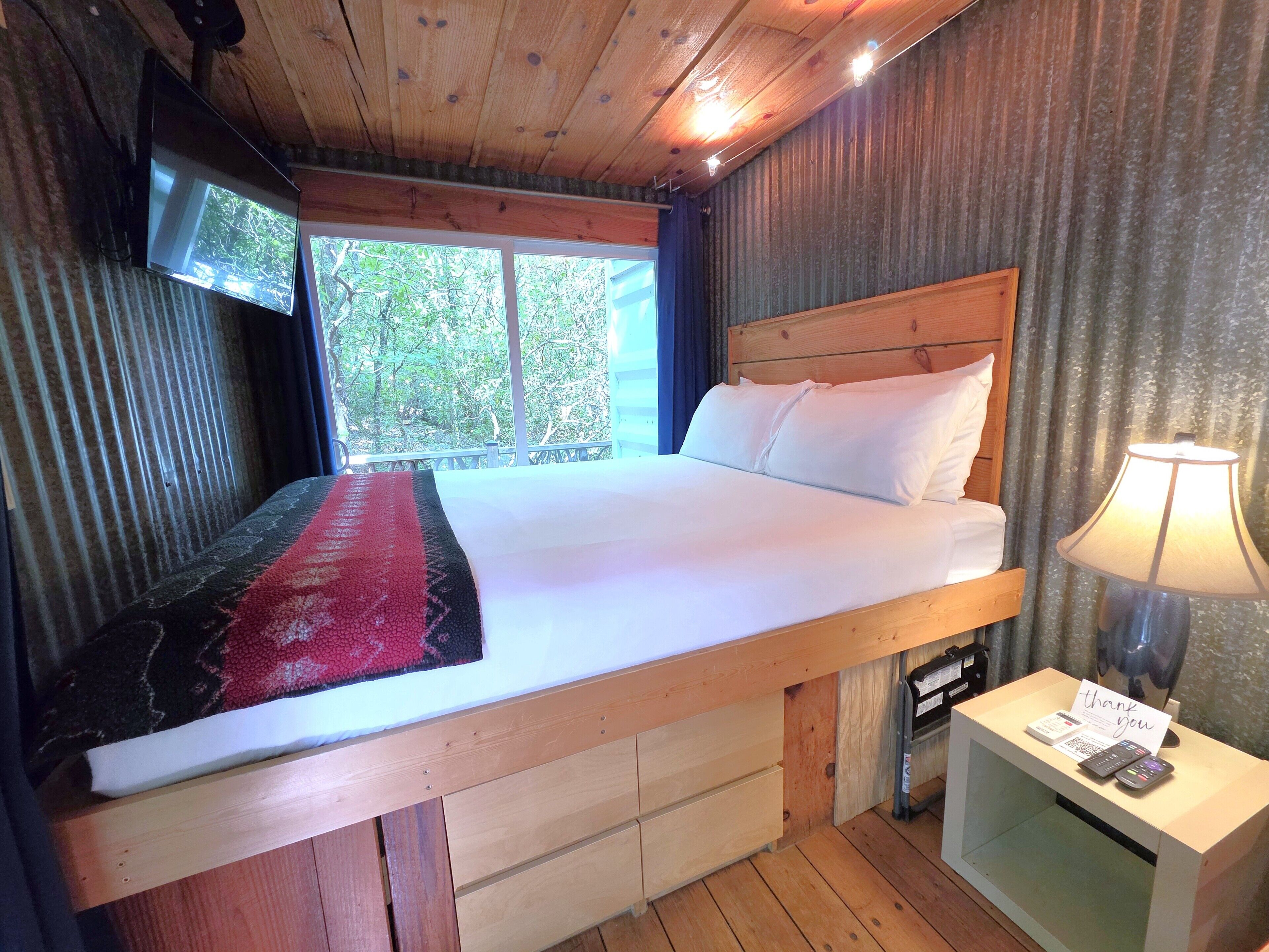 1 bedroom, desk, free WiFi, bed sheets