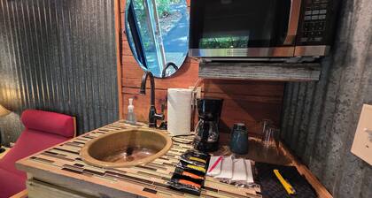 Pet-friendly Sunset Eco Container Cabin 10 minutes from Downtown Dahlonega