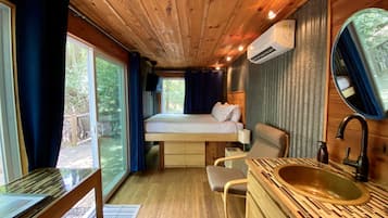 1 bedroom, desk, free WiFi, bed sheets