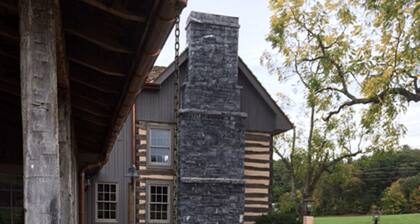 Bed&Breakfast in a 1795 Log Cabin on working farm, Honorable Jacob Swoope Suite