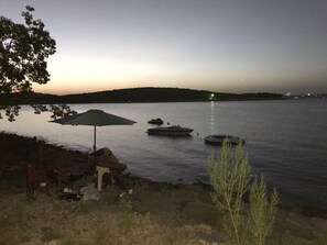Sun-loungers, beach towels - Put Your Toes in the Water - House on Lake 1.8 Acres (Canyon Lake)