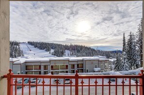 Property grounds - Desirable Top Floor Creekside Condo - Awesome Views - Close to trails! (Silver Star Mountain)