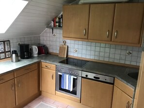 Fridge, microwave, oven, stovetop - Urgemütliches Fehnhaus (Hesel)