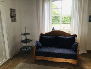 TV, table football, books - Urgemütliches Fehnhaus (Hesel)