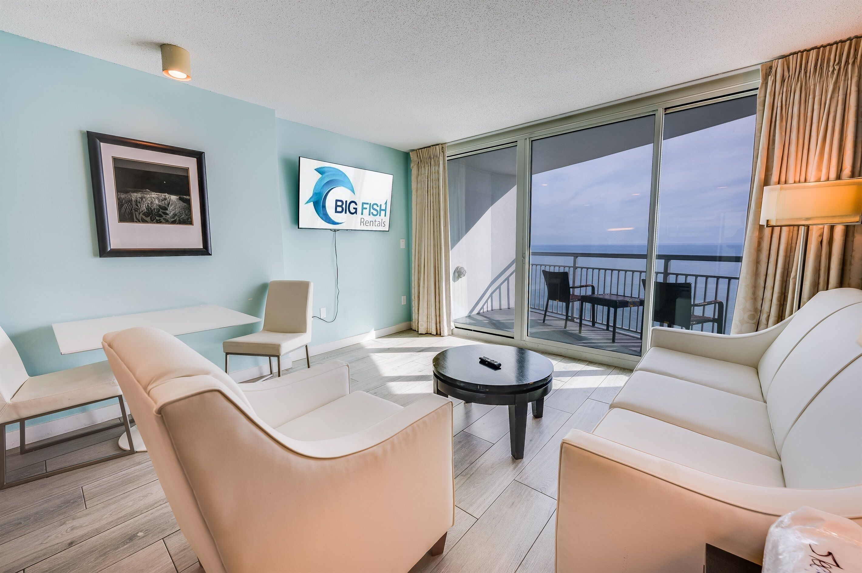 Amazing Living Room with Stunning Views🌊☀️