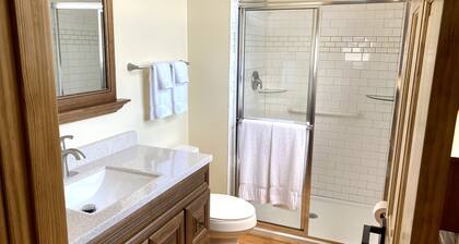 Main Street Retreats 106 - 2 BR Downtown Apt. 106