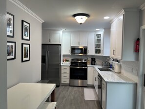 Fridge, microwave, oven, stovetop - Summer fun Poconos Watergap: stunning water views, dock, firepit, movie room (East Stroundsberg)