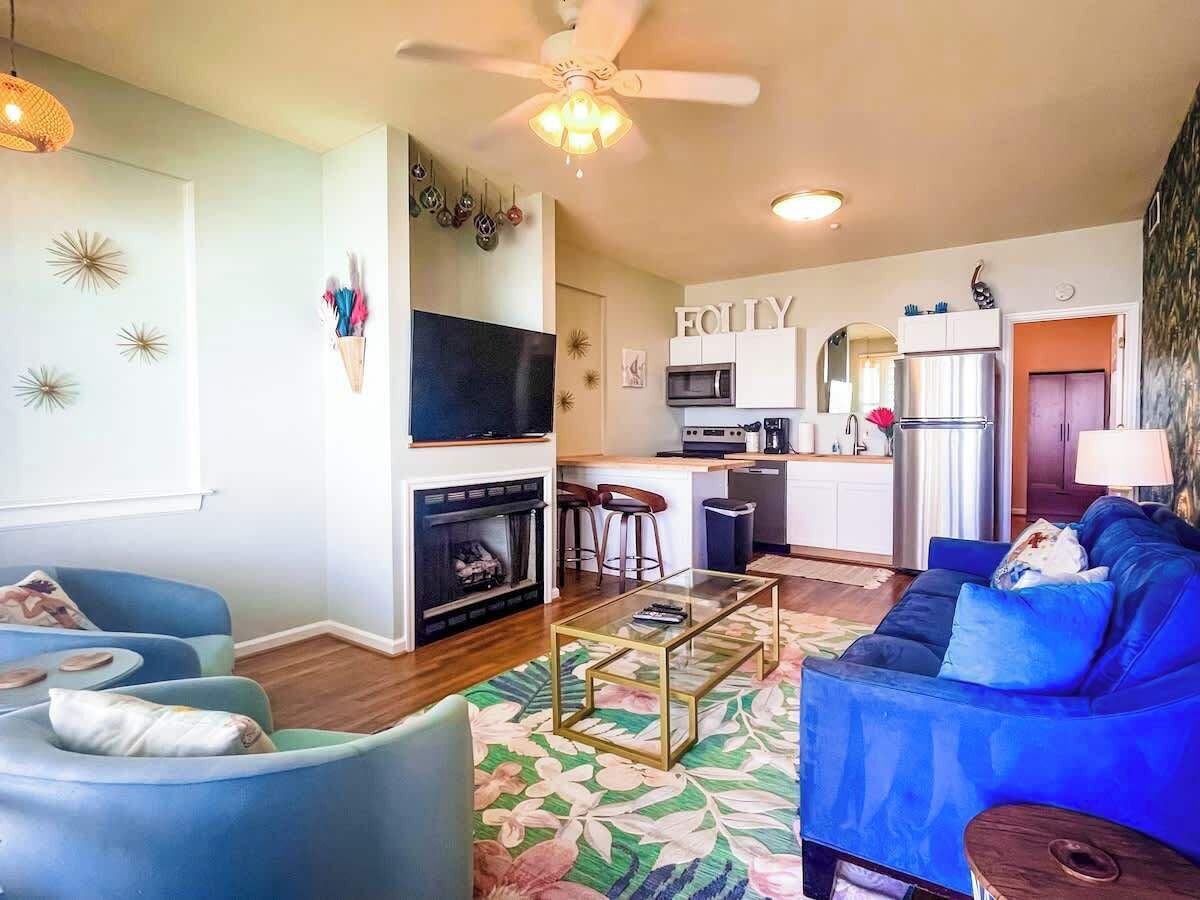 Smart TV, fireplace