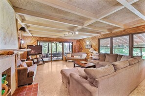 TV, fireplace, DVD player