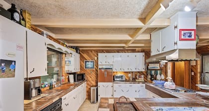 Unplug & Relax at our Tennessee River Cabin Getaway - Hunt, Fish, & see BIGFOOT!
