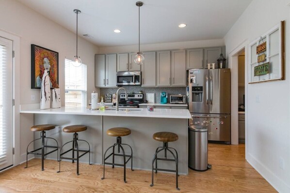 Fridge, microwave, oven, stovetop