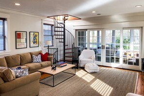 Smart TV, books - Holiday & Military Bowl Promo: 10% Off Stays through Jan 3, 2026 (Annapolis)