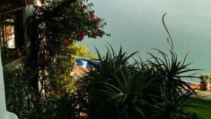 A staircase leading to a terrace overlooking a lake with mountains in the background. - LAS VISTAS HOUSE. Special offer. Landscape, tranquility, comfort, location (Valle de Bravo)