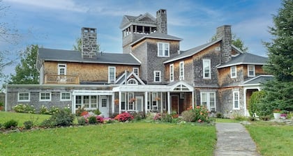 Perfect Thanksgiving/Holiday home - Amazing Kitchen, huge dining room & 10 rooms