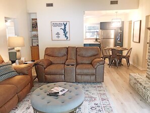 Smart TV, fireplace, books, stereo