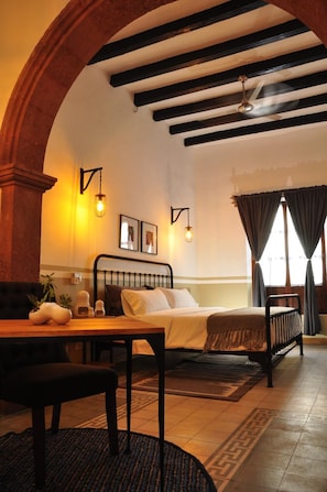 Egyptian cotton sheets, premium bedding, down duvets - Clandestino Hotel Recreo - Adults Only (San Miguel de Allende)