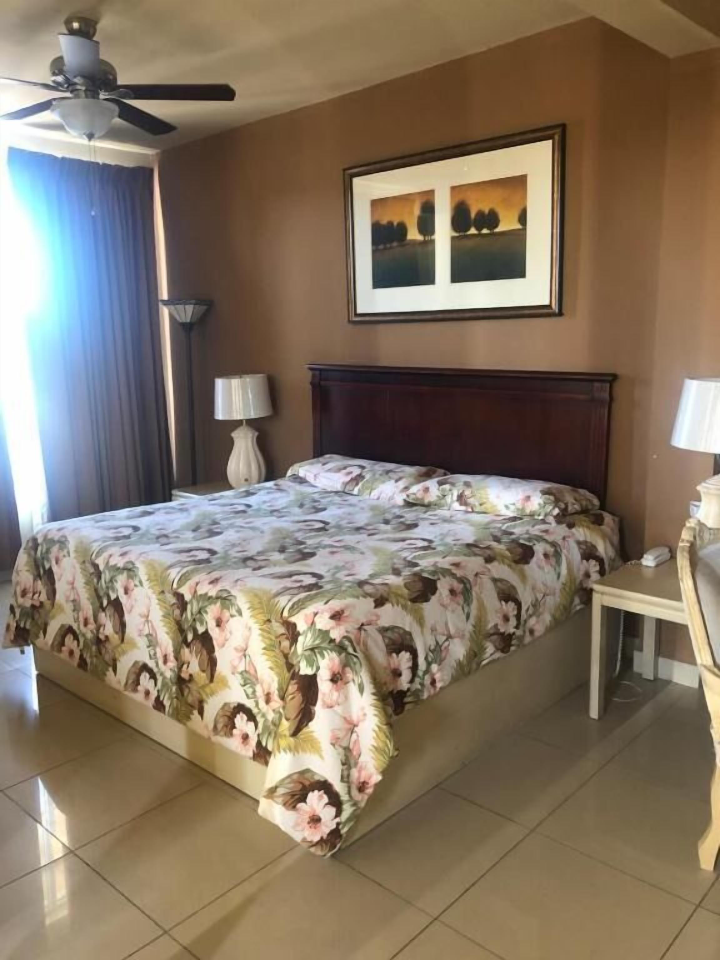 junior suite, 1 large single bed, non smoking, microwave | individually decorated, individually furnished, iron/ironing board