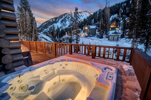 Outdoor spa tub - Luxurious Alta/Snowbird Lodgepole Pine Log Cabin with Hot Tub (Alta)