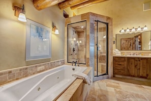 Bathtub, hair dryer, towels - Luxurious Alta/Snowbird Lodgepole Pine Log Cabin with Hot Tub (Alta)