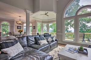 TV, fireplace, Netflix, streaming services - Spacious Elk Mountain Sanctuary w/ Deck & Views! (Asheville)
