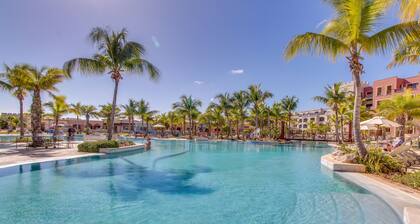 Lovely Marina view sanitized apt w/ private terrace & shared pool