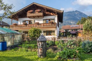 Exterior - Apartment 'Gipfelblick' with Mountain View, Balcony and Wi-Fi (Grainau)