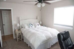 4 habitaciones, tabla de planchar con plancha, wifi y ropa de cama