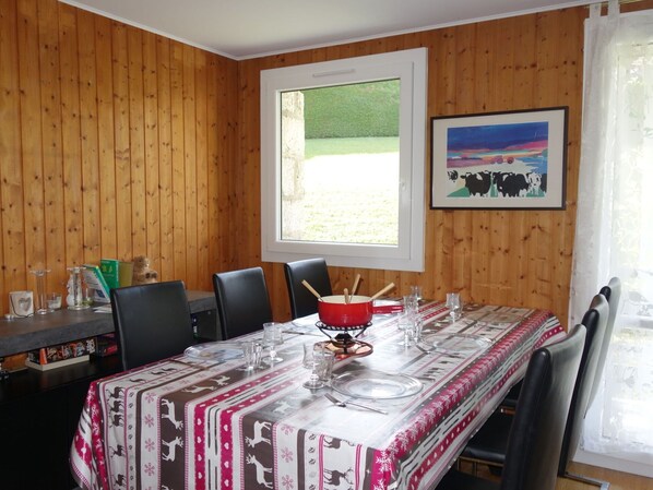 Dining - Nice apartment for 7 guests with WIFI, TV, balcony and panoramic view (Saint-gervais-les-bains)