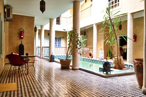 屋内プール、屋外プール
