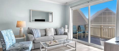 Fernseher, DVD-Player, Bücher