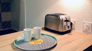 冰箱、微波炉、烤箱、炉灶