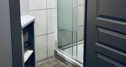 Cosy "Family**" studio near train station and cinema!