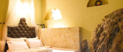 Classic Double Room | Egyptian cotton sheets, premium bedding, soundproofing, free WiFi