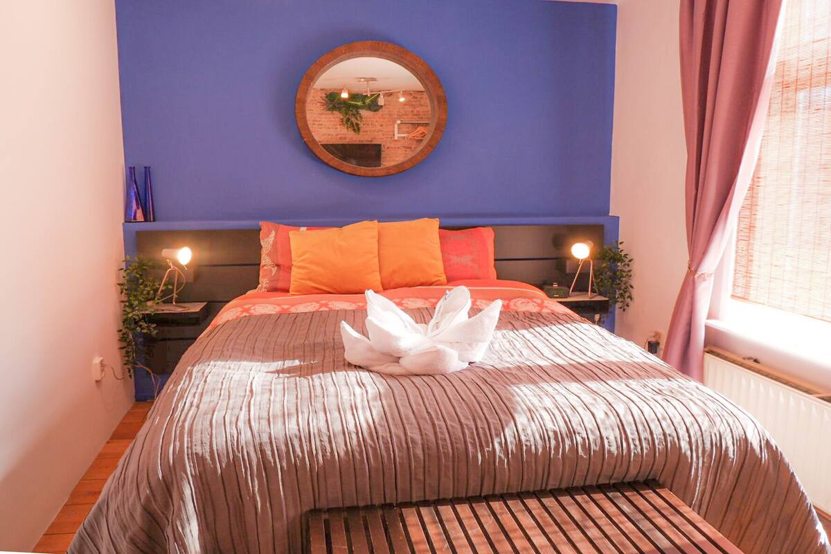 Hypo-allergenic bedding, desk, laptop workspace, free WiFi