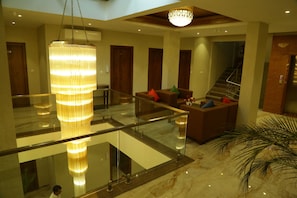 Lobby sitting area - The Jawai Gateway Hotel (Sumerpur)