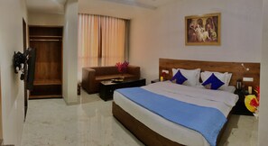 In-room safe, desk, soundproofing, free WiFi - The Jawai Gateway Hotel (Sumerpur)