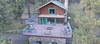 Spacious Rustic Log Cabin