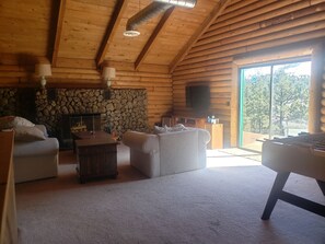 Smart TV, fireplace, DVD player, table football