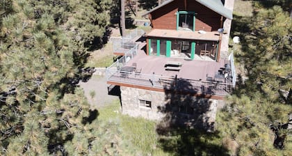 Spacious Rustic Log Cabin
