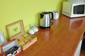 Desayuno continental (RON 30 por persona)
