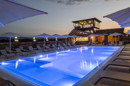 Exterior. Villa Mosavali