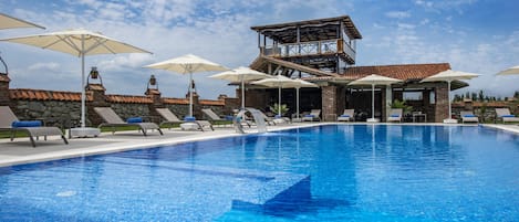 Outdoor pool, pool umbrellas, sun loungers