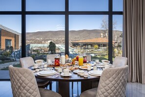 Free daily continental breakfast