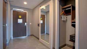 1 bedroom, in-room safe, desk, free WiFi