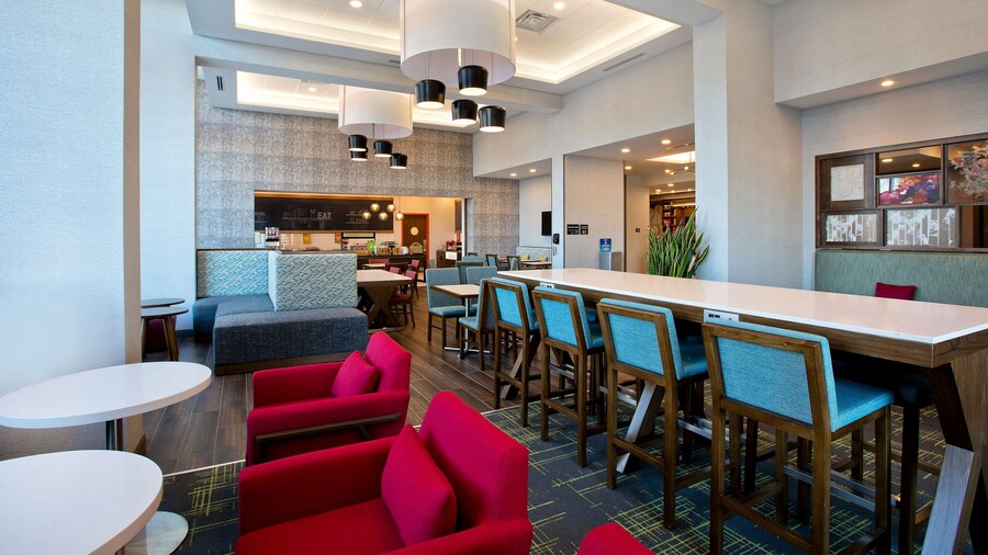 Hampton Inn & Suites Ottawa West